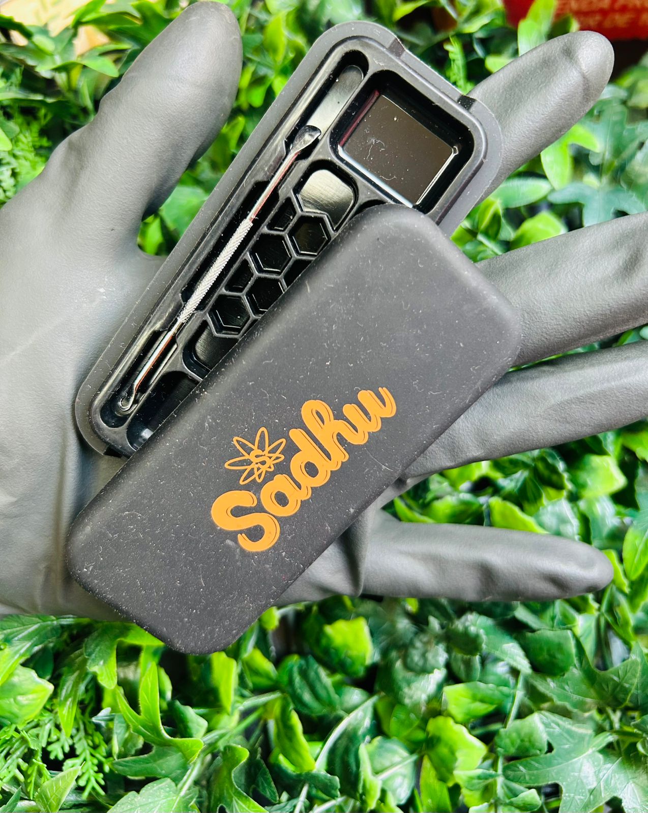 Slick Container De Silicone Meleca Sadhu 12,5ml Com Espátula